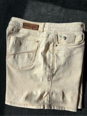 Women's Cream Denim Shorts - Classic High-Rise Style